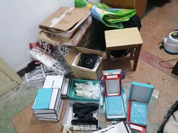 房间|年轻女子竟然偷快递上瘾！民警在她房间查获了20多件快递