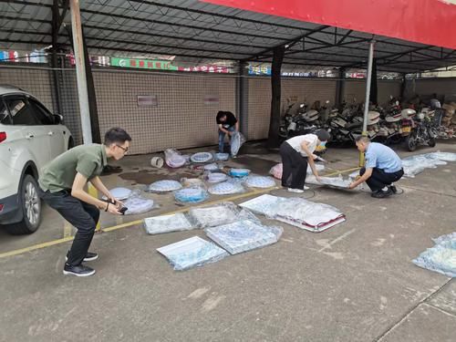 仓库|30万灯具没人要？7人“捡漏团”来“淘宝”, 结果……