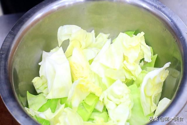 沥干水分|三伏天、把这2样一起炒,全家都说好吃下饭,一周3次吃不够、真香