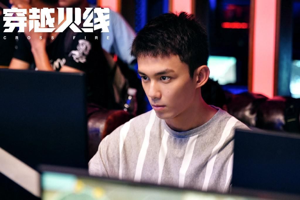  首播|鹿晗吴磊《穿越火线》今晚首播，跨时空电竞追梦找回逝去的青春