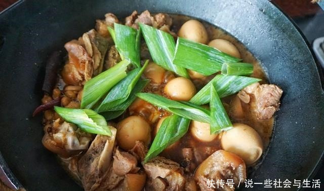 入口|猪脚加了一勺这个,味道香浓醇厚,入口肥而不腻,真是越吃越上瘾