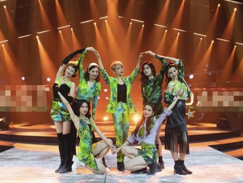  竞争|《乘风破浪的姐姐》成团名额竞争激烈，李斯丹妮团暂时领先，宁静地位不稳