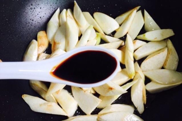 比肉|这道菜含有17种氨基酸，油焖吃下饭又营养，比肉还好吃！