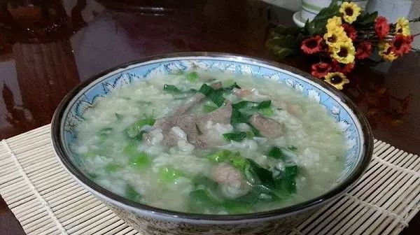 油豆腐|美食精选:瘦肉玉米菜心粥,油豆腐炒豆芽,荷叶饼,爆三样的做法