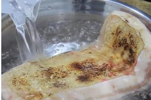  鲜香|无论卤啥肉，只放八角是“外行”，多加这2种，卤肉鲜香又入味！