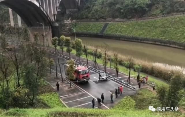 逃不出|货车坠河事故频发，为何多数司机逃不出去？