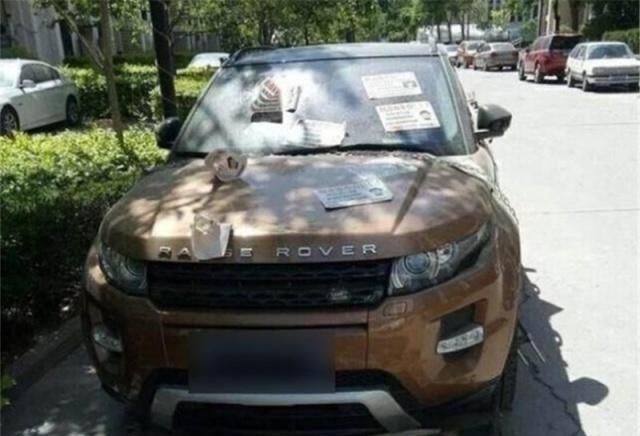  做法|路虎车霸占自己车位1周，小伙愤怒，一招让路虎车丢尽脸