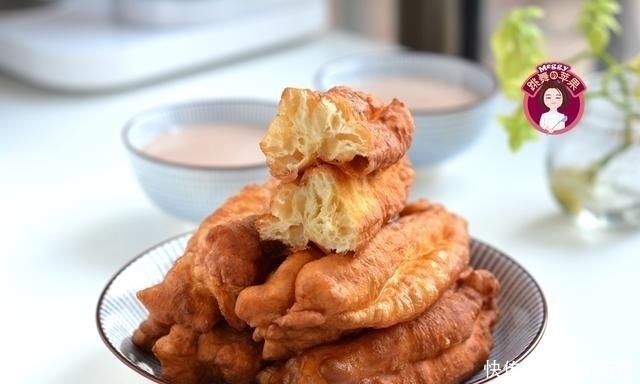 好吃|教你一个剩油条好吃的做法,酸溜开胃特省事,端上桌就差舔盆了