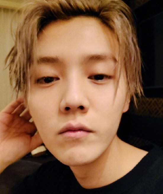  吃肉|鹿晗给战队成员买手机：真的壕 留下贫穷泪水