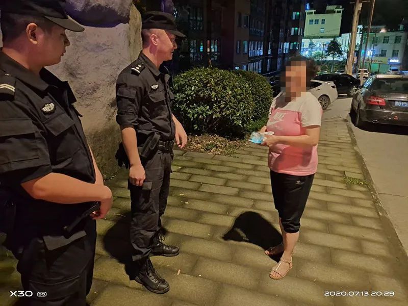 手机|岚皋公安：巡逻执勤捡手机，归还失主受称赞