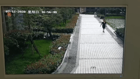  小区|一小区天降自行车险些砸人：9岁男孩被绊倒从18楼泄愤扔下