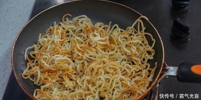 分明|炒面这样做更好吃,根根分明不油腻,比吃肉都过瘾,连吃3天不腻