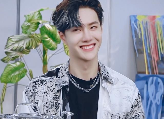  滤镜|王一博参加直播活动，没有了综艺顶级滤镜，王一博形象颜值很真实