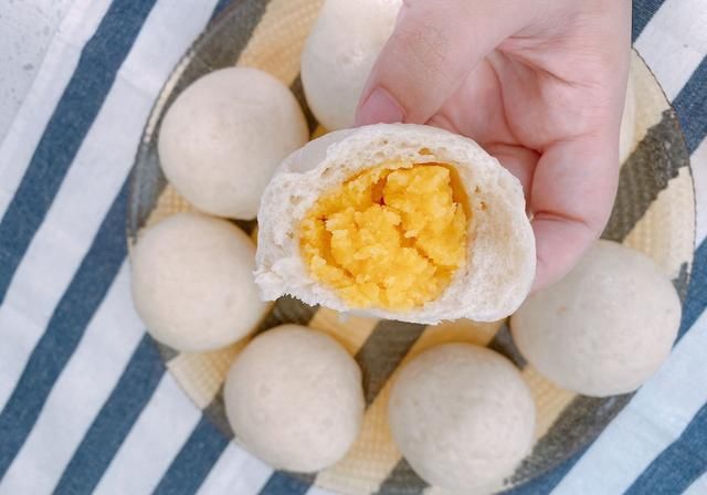 牛奶|自己在家做奶黄包,奶黄馅制作方法是关键,柔软细腻,奶香味十足