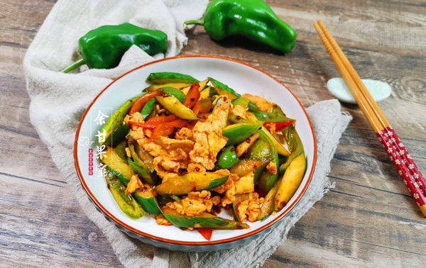  下饭|炒鸡蛋简单快捷也下饭，我用这两种蔬菜同炒，爽口开胃老光盘