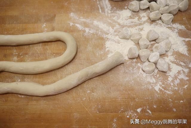  适量|三伏天吃饺子，韭菜馅不如这个菜，清口开胃促食欲，越吃越上瘾