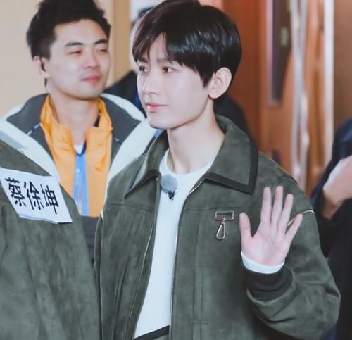 成毅|《奔跑吧黄河篇》录制,原班人马回归不说,看到成毅就按捺不住了