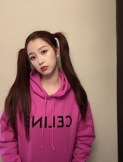 色彩|人间小作精“虞书欣”，穿搭都这么有个性，怪不得那么多人喜欢