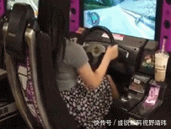 到底|搞笑GIF:美女别再拍了,饭到底还做不做了