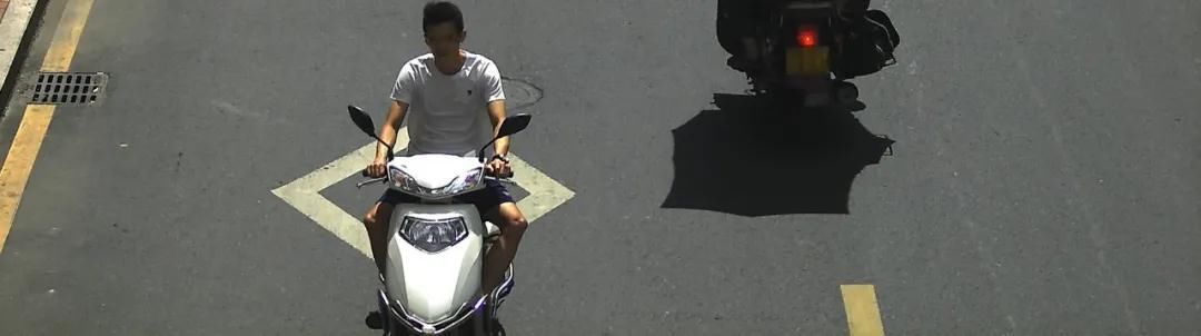  头盔|共17人！梅州大埔交警曝光新一批骑摩托不戴头盔人员