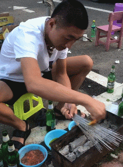  搞笑|搞笑GIF：女人千万不能惹，生气后果很严重