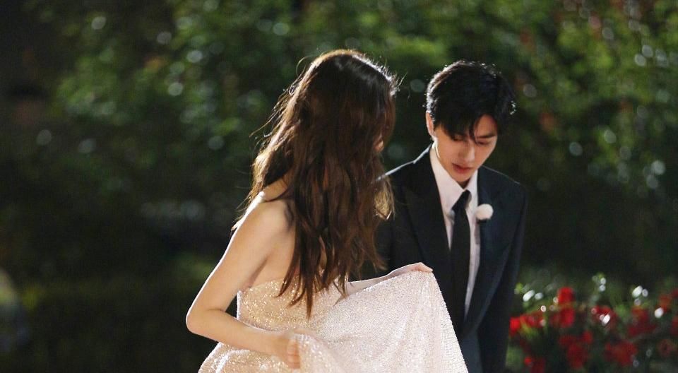  蔡徐坤|您的“蔡小葵”已上线，暖心为baby提裙子第一期的神秘嘉宾曝出