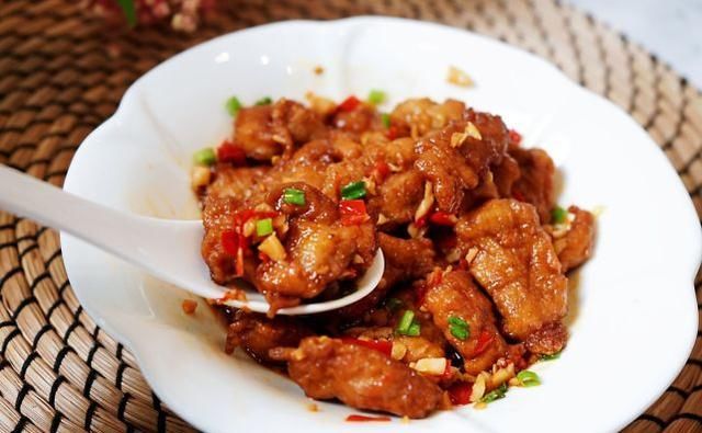  剁辣椒|一碗蒸酥肉，微辣鲜香超下饭，咬牙买了猪肉做这菜才不亏，吃过瘾