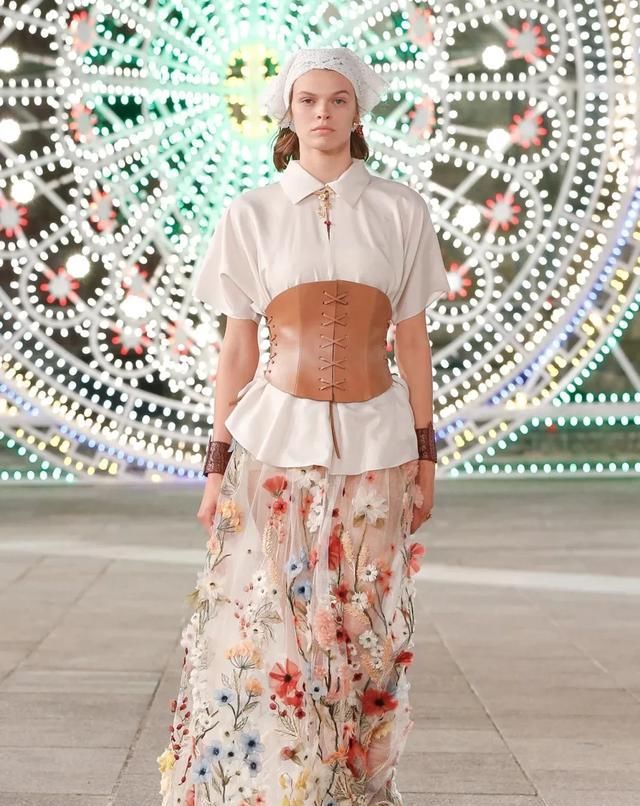  Dior|Dior 在意大利举办了一场没有观众的线下早春发布秀