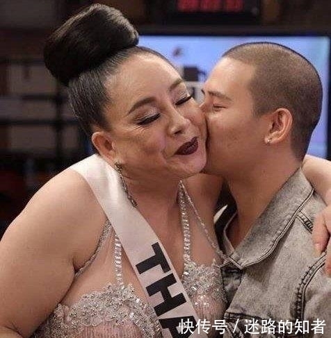 真心|女富婆嫁给24岁小伙为妻，丈夫每天给她行跪拜礼，称是真心相爱