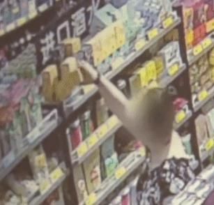 暗示|超市员工打老板主意,暗示妻子“一不小心”就买到过期商品