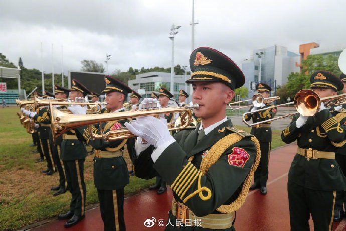 部队|解放军驻香港部队清晨举行八一升国旗仪式