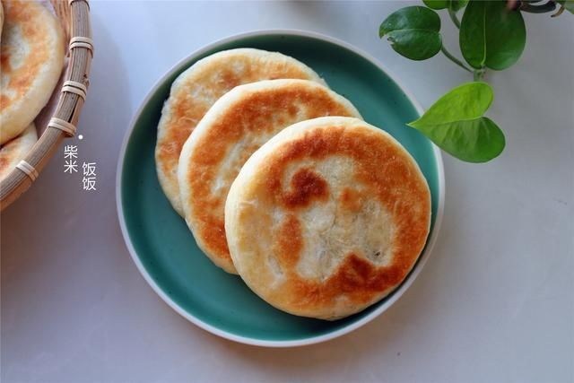 面团|这小饼太好吃了，外皮酥香，饼内柔软，没有菜也能吃两个