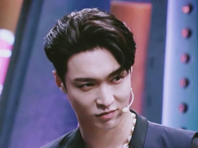  街舞|街舞：看不懂张艺兴的krump？没关系，身后选手的表情说明了一切