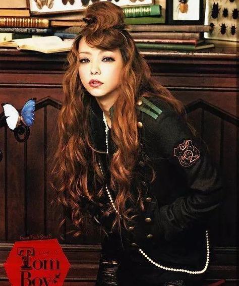  女星|硬凹白瘦幼少女人设的女星，在“辣妹风”面前堪比索然无味豆芽菜