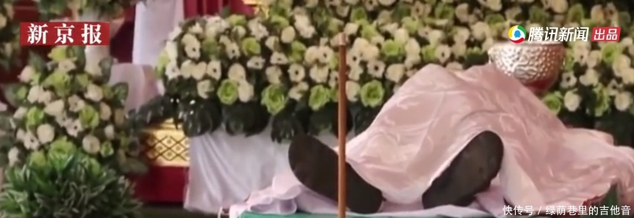  怒斥|女孩打急救电话遭接线员恶搞，女孩怒斥：我父亲死了，你满意了吗