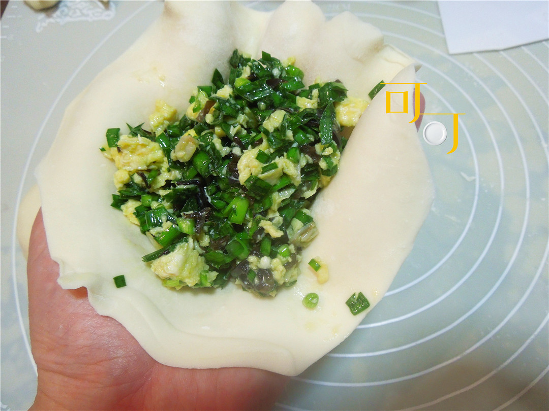  买现成|家里多出的饺子馅怎么办做两个煎饼吃，太香啦！