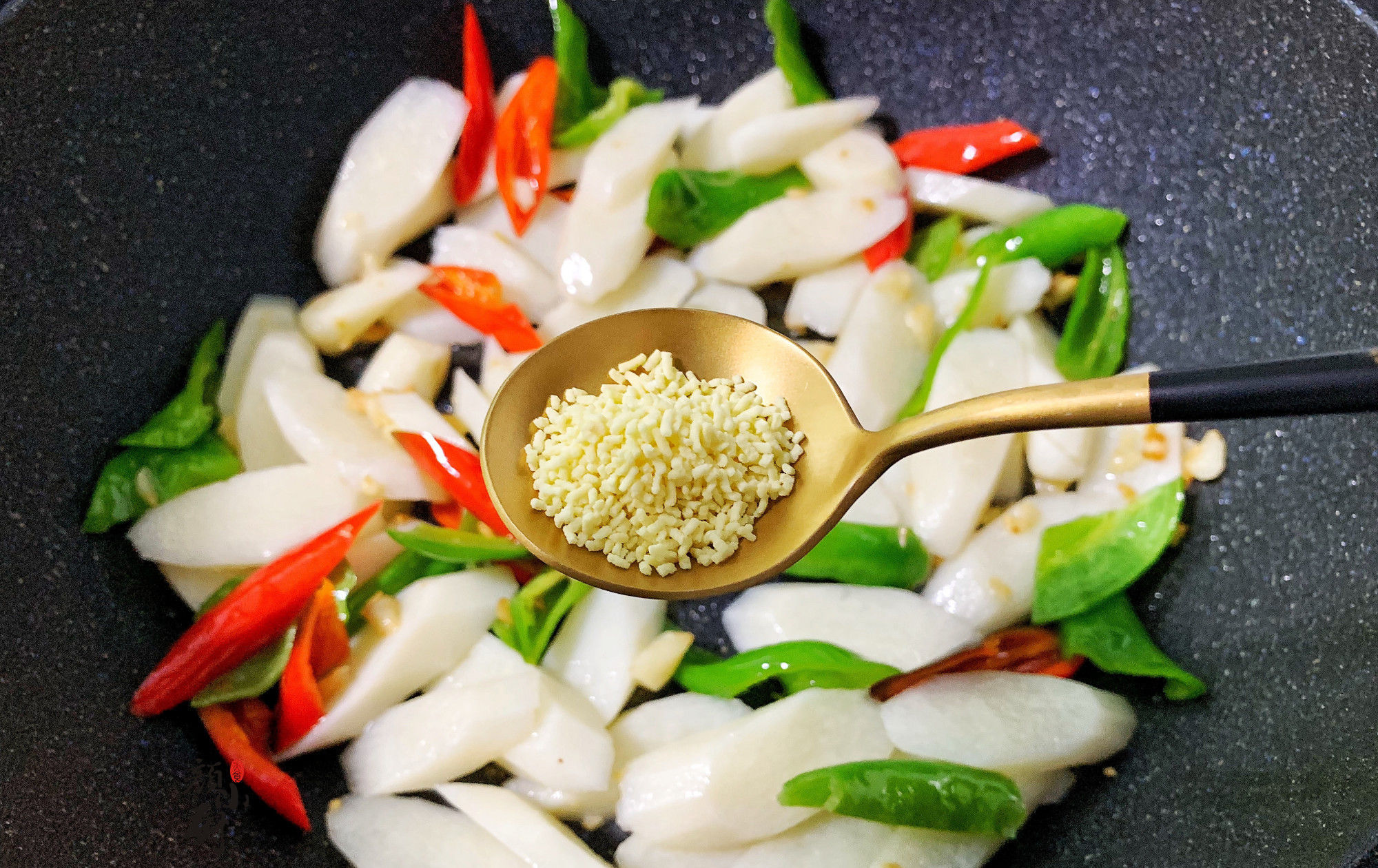  椒炒山药|山药和它是天生一对，多做给家人吃，简单一炒，比吃肉还营养