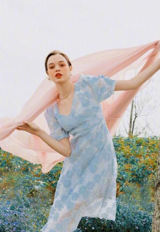 值得|缤纷色彩的连衣裙精致大方，值得收藏，轻松化身夏日清甜汽水女孩