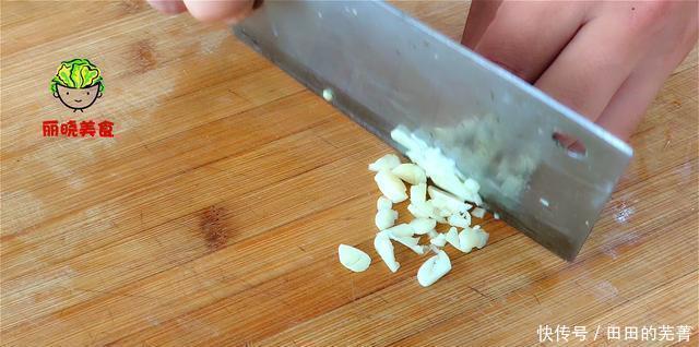 切成|大厨教你家常豆角烧茄子,简单做法,极致味道,让你吃到嗨,解馋