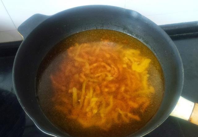 好吃|榨菜别再配粥吃了，用来煮面味道更香，好吃到连汤汁都不剩