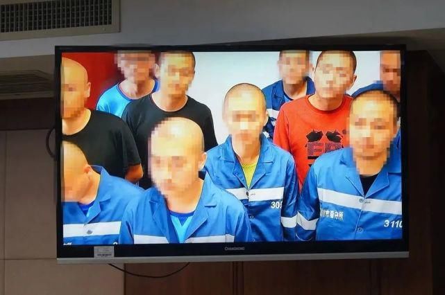 寻衅滋事罪|【阳光?法治】?万小龙等12人涉恶案二审公开宣判，最高获刑17年6个月