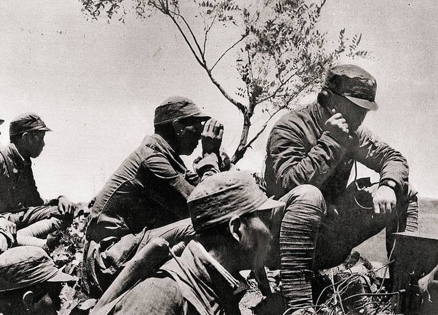 八路军|抗战中,国民党将军们学的游击战教材,竟是21岁的八路军战士写的!