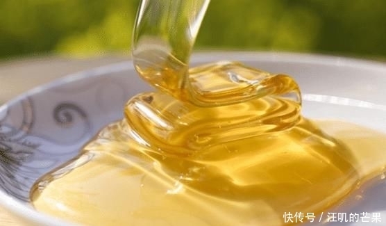 带来|美食如此简单:每天晚上睡前喝半杯蜂蜜水,坚持半年,身体会带来这些惊喜变化!