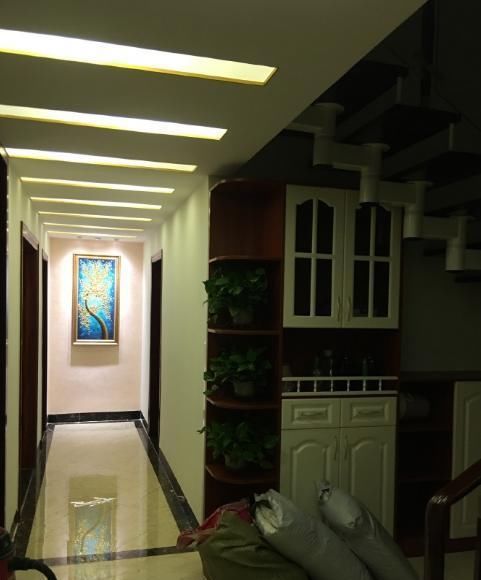  电视墙|新房装修砌了半堵墙，既是电视墙又隔出个麻将室，一举两得！