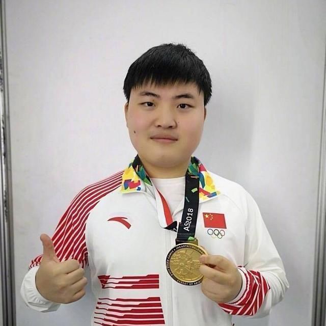  粉丝|FPX粉丝直接炸锅？看到腾讯电竞名人堂宣传图后，粉丝坐不住了！