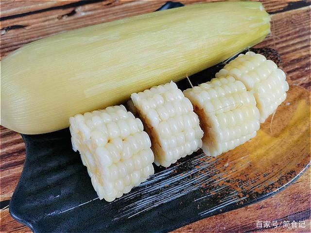  新鲜|新鲜玉米，直接冷冻是大错！饭店大厨都这样做，放1年照样新鲜！