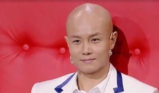 单身|参加节目被乐嘉“突吻”,戏中演寡妇,今66岁依旧单身