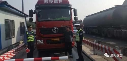 超载|区交警大队开展货车超限超载整治行动