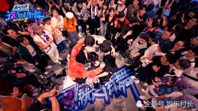  张艺兴|《街舞3》开播，王一博被撩憨厚回击“你要补一下妆”，与张艺兴互称曝光
