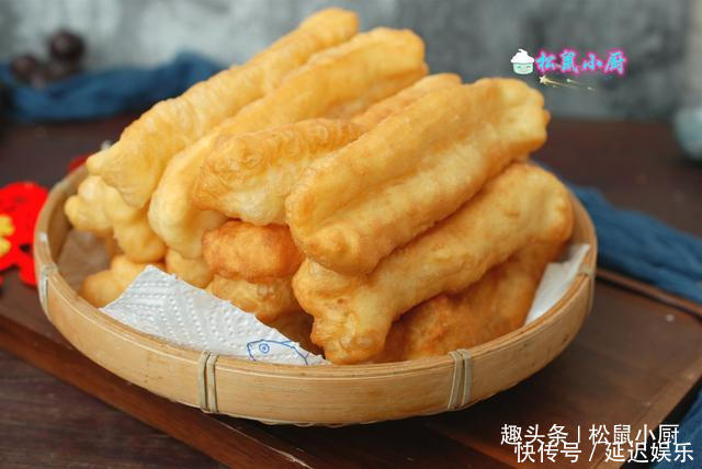  炸油条|炸油条用酵母、泡打粉全错！油条店老板教你正确做法，金黄酥脆